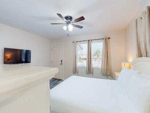 Two Bedroom Vacation Rental Condo in Panama City Beach