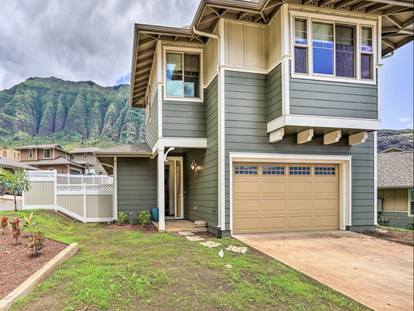 Oahu Vacation Rentals 4-Bedroom Makaha Beach Vacation Home with Mountain Views