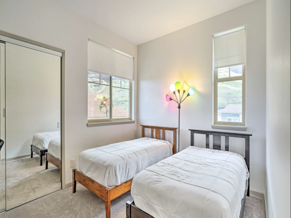 Oahu Vacation Rentals 4-Bedroom Makaha Beach Vacation Home with Mountain Views