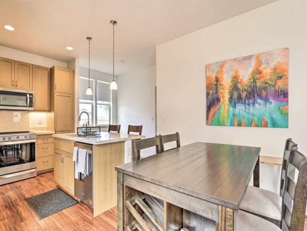 Oahu Vacation Rentals 4-Bedroom Makaha Beach Vacation Home with Mountain Views