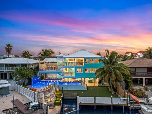 Marathon Wonderful Vacation Home with 10 Bedroom