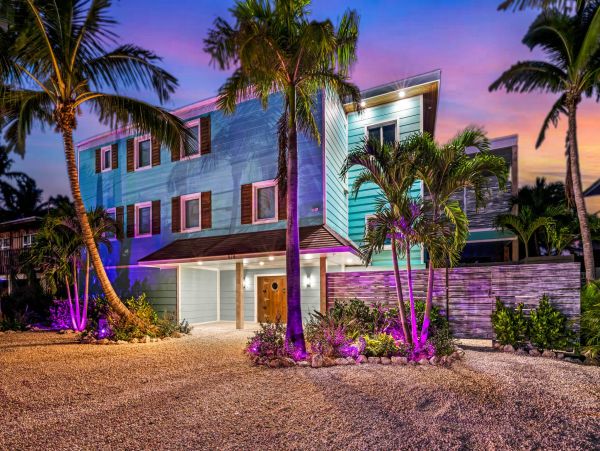 Marathon Wonderful Vacation Home with 10 Bedroom