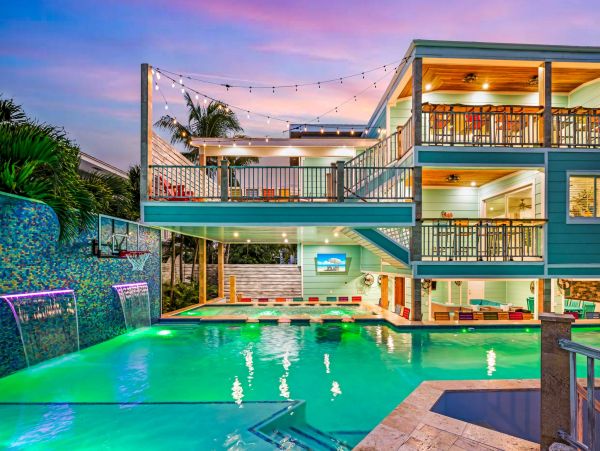 Marathon Wonderful Vacation Home with 10 Bedroom