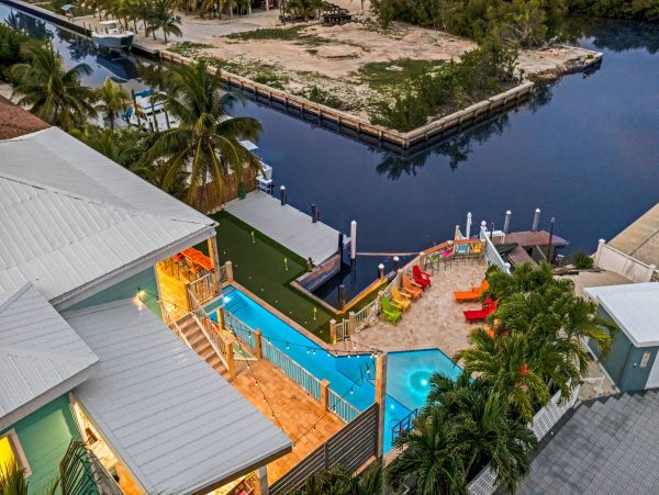 Marathon Wonderful Vacation Home with 10 Bedroom