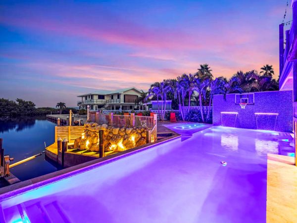 Marathon Wonderful Vacation Home with 10 Bedroom