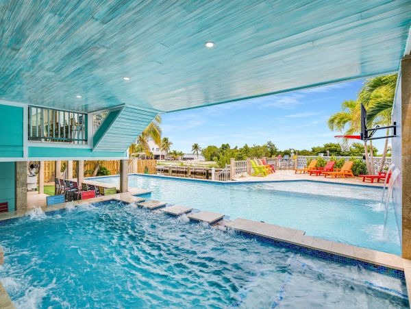 Marathon Wonderful Vacation Home with 10 Bedroom