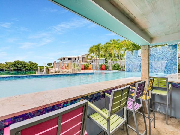 Marathon Wonderful Vacation Home with 10 Bedroom