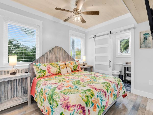 Marathon Wonderful Vacation Home with 10 Bedroom