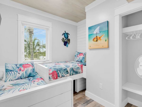 Marathon Wonderful Vacation Home with 10 Bedroom