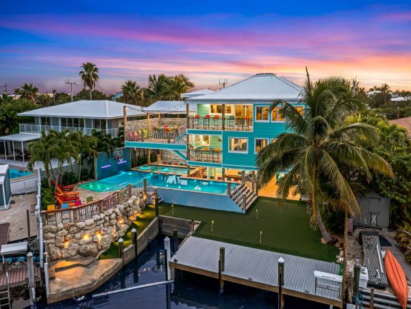Marathon Wonderful Vacation Home with 10 Bedroom