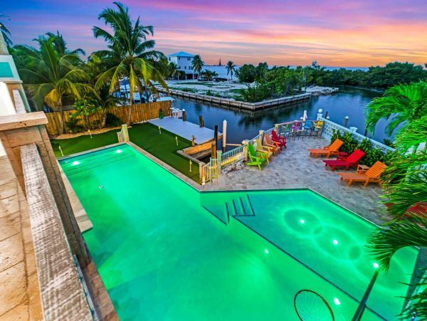 Marathon Wonderful Vacation Home with 10 Bedroom
