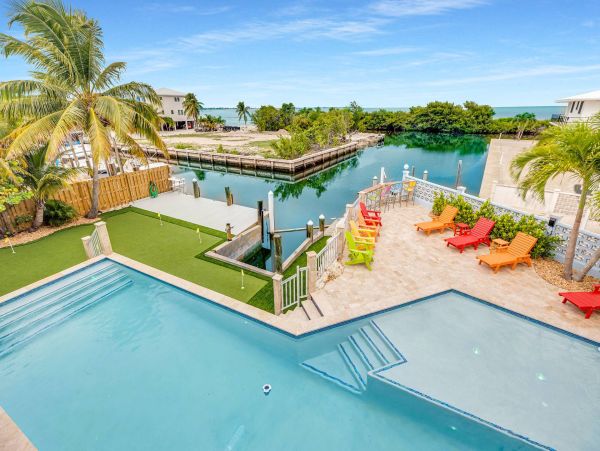 Marathon Wonderful Vacation Home with 10 Bedroom