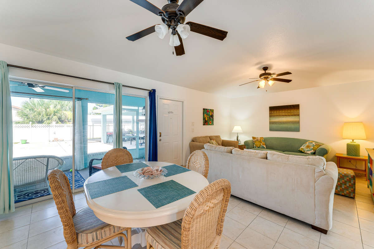 Englewood Charming Two Bedroom Condo Near the Ocean