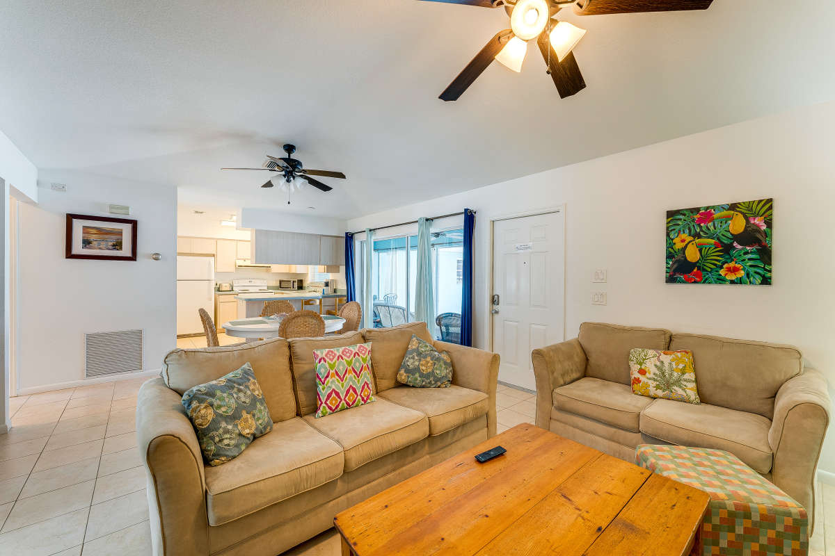 Englewood Charming Two Bedroom Condo Near the Ocean
