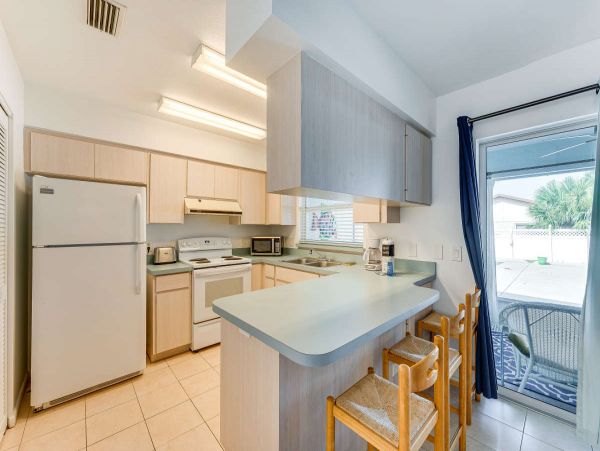 Englewood Charming Two Bedroom Condo Near the Ocean