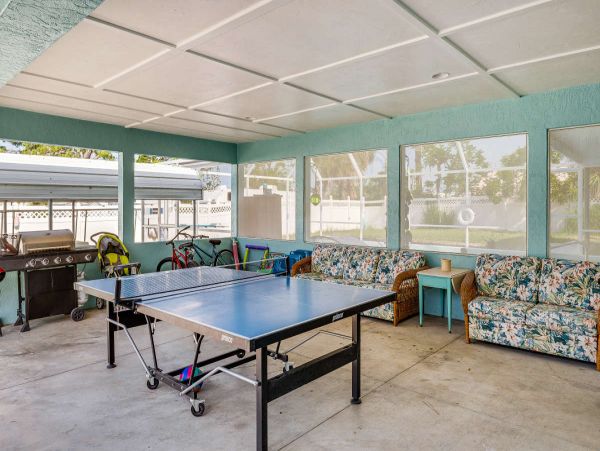 Englewood Charming Two Bedroom Condo Near the Ocean