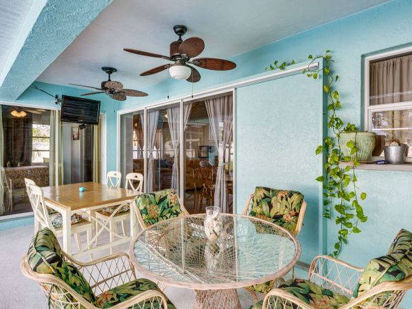 Englewood Charming Two Bedroom Condo Near the Ocean
