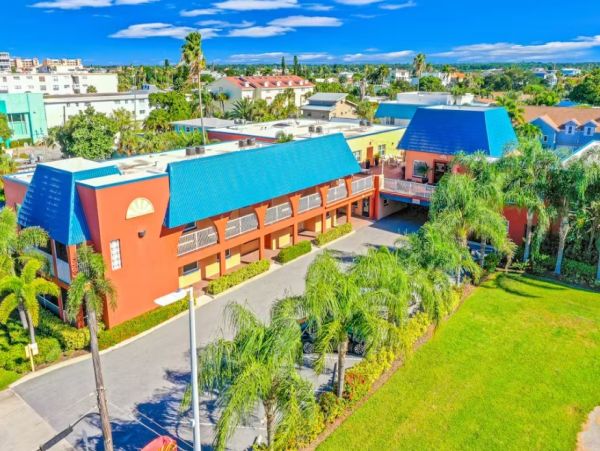 Redington Beach Two Bedroom Stunning Coastal Vacation Rental