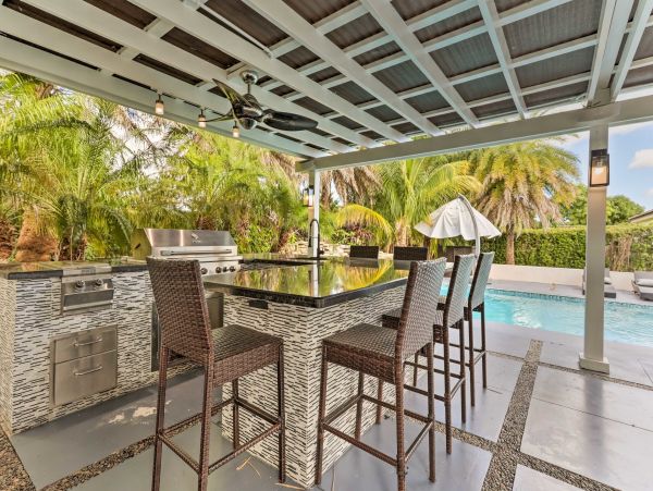Spacious 4 Bedroom Vacation Getaway with Private Pool