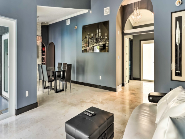 Spacious 4 Bedroom Vacation Getaway with Private Pool