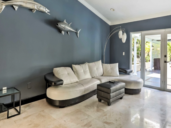 Spacious 4 Bedroom Vacation Getaway with Private Pool