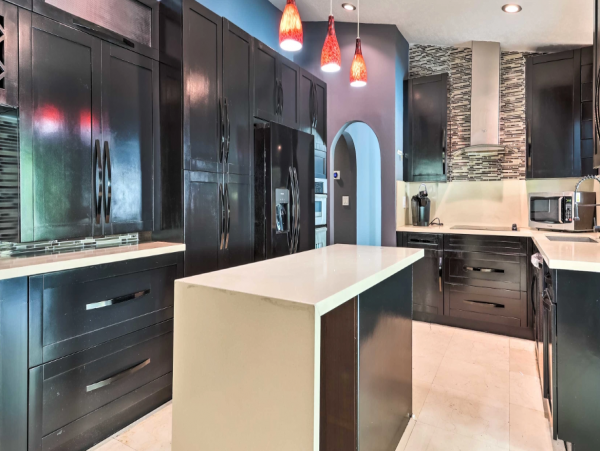 Spacious 4 Bedroom Vacation Getaway with Private Pool