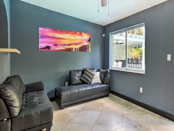 Spacious 4 Bedroom Vacation Getaway with Private Pool