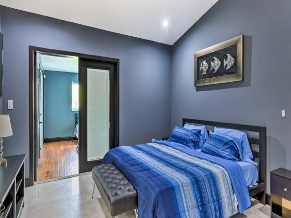 Spacious 4 Bedroom Vacation Getaway with Private Pool