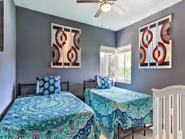 Spacious 4 Bedroom Vacation Getaway with Private Pool