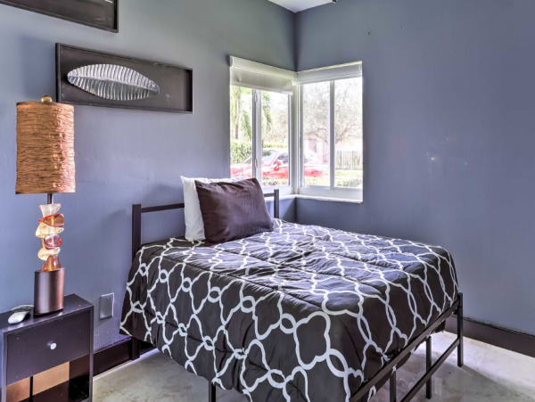Spacious 4 Bedroom Vacation Getaway with Private Pool