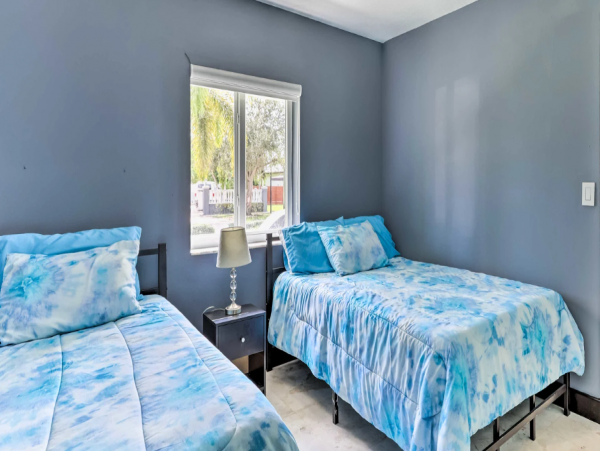Spacious 4 Bedroom Vacation Getaway with Private Pool