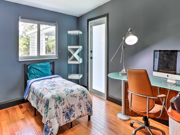 Spacious 4 Bedroom Vacation Getaway with Private Pool