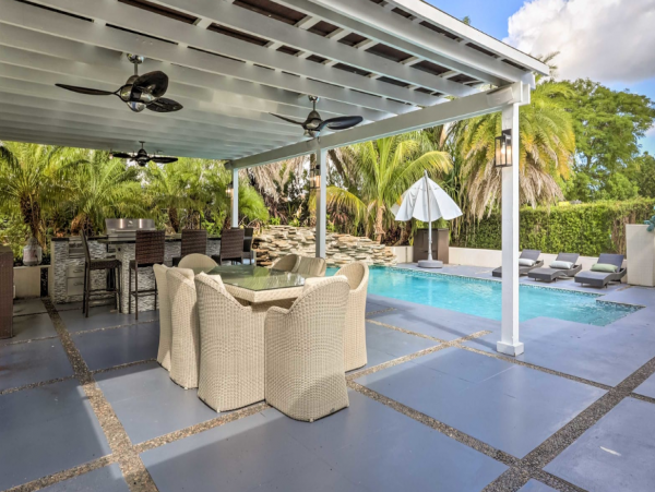 Spacious 4 Bedroom Vacation Getaway with Private Pool