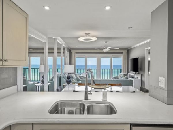 Luxurious Three Bedroom Condo with Full Ocean Views
