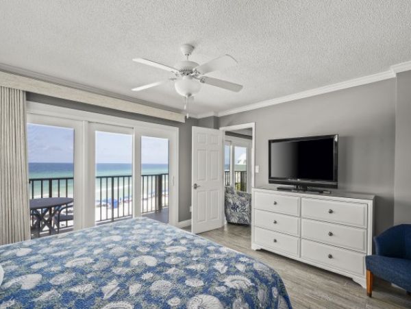 Luxurious Three Bedroom Condo with Full Ocean Views