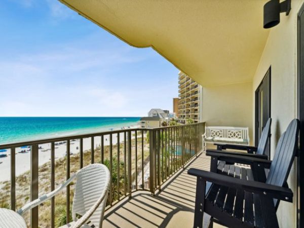 Luxurious Three Bedroom Condo with Full Ocean Views