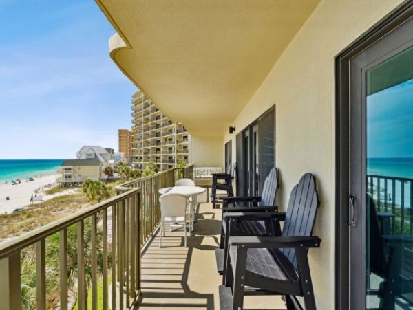 Luxurious Three Bedroom Condo with Full Ocean Views