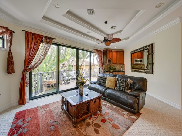 Four Bedroom Upscale House with Pool and 1 mile to Beach
