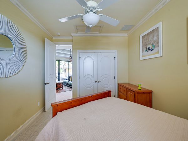 Four Bedroom Upscale House with Pool and 1 mile to Beach