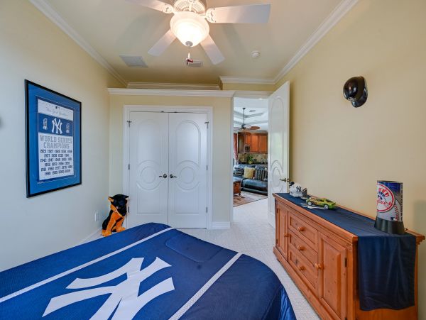 Four Bedroom Upscale House with Pool and 1 mile to Beach