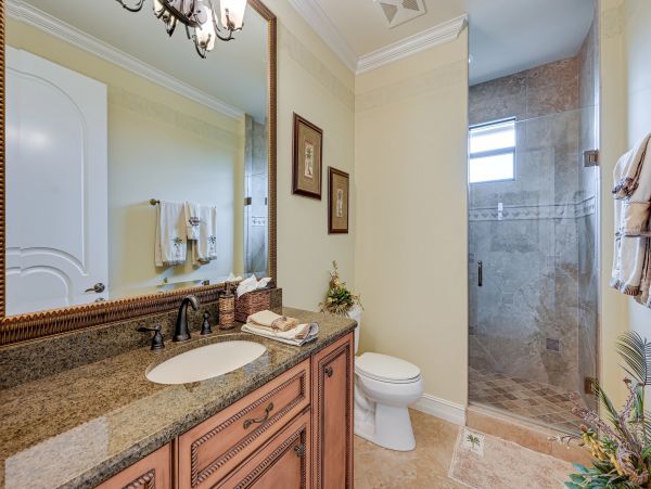 Four Bedroom Upscale House with Pool and 1 mile to Beach