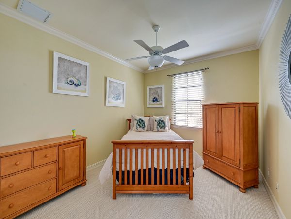 Four Bedroom Upscale House with Pool and 1 mile to Beach