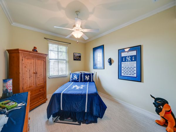 Four Bedroom Upscale House with Pool and 1 mile to Beach