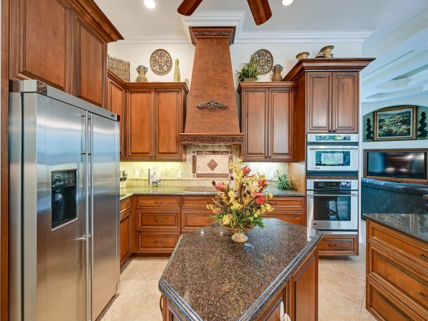Four Bedroom Upscale House with Pool and 1 mile to Beach