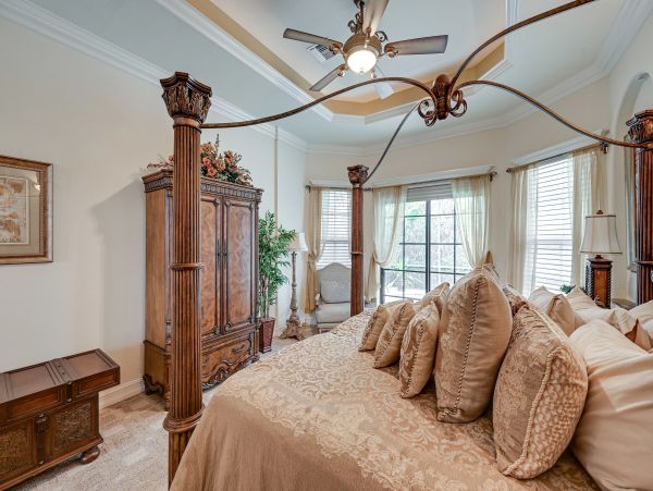 Four Bedroom Upscale House with Pool and 1 mile to Beach