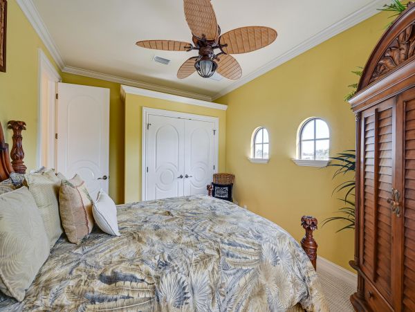 Four Bedroom Upscale House with Pool and 1 mile to Beach