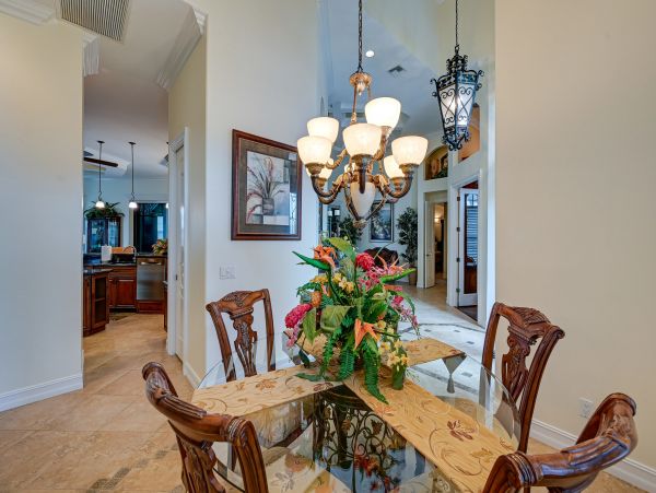 Four Bedroom Upscale House with Pool and 1 mile to Beach
