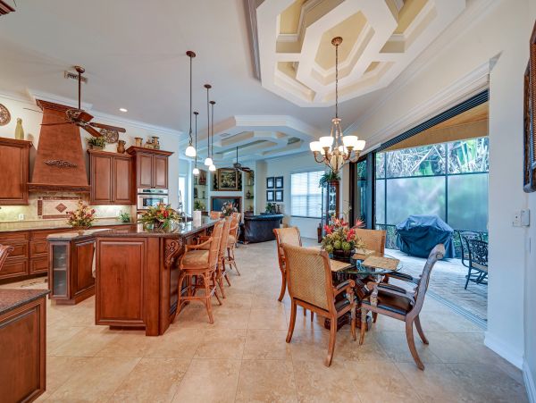 Four Bedroom Upscale House with Pool and 1 mile to Beach