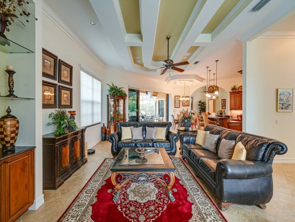 Four Bedroom Upscale House with Pool and 1 mile to Beach