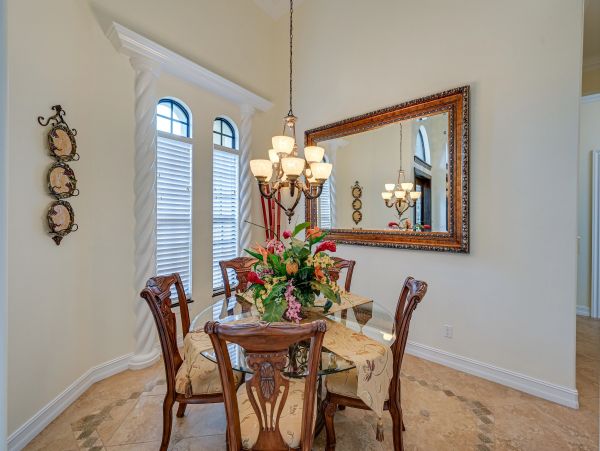 Four Bedroom Upscale House with Pool and 1 mile to Beach
